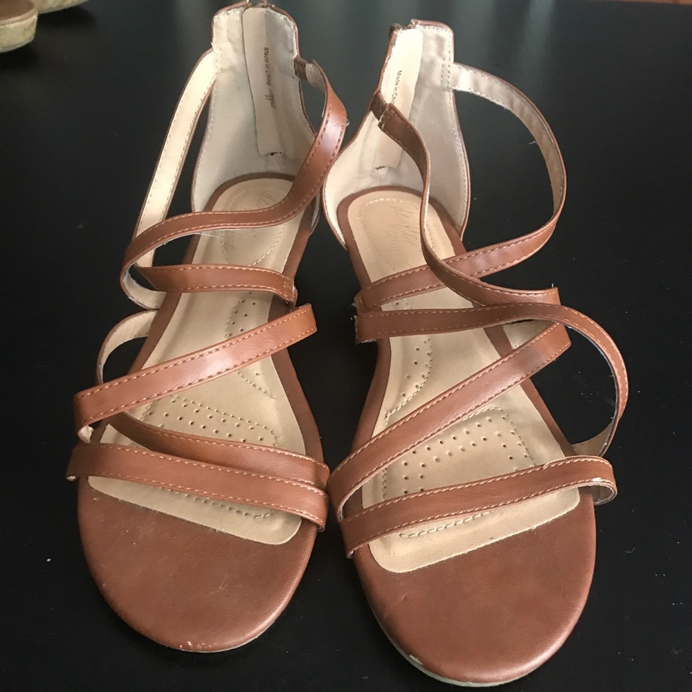Brown sandals w/ short wedge